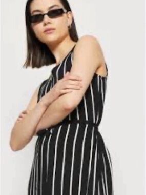 Wishlist Black and White
Striped
Jumpsuit sz M